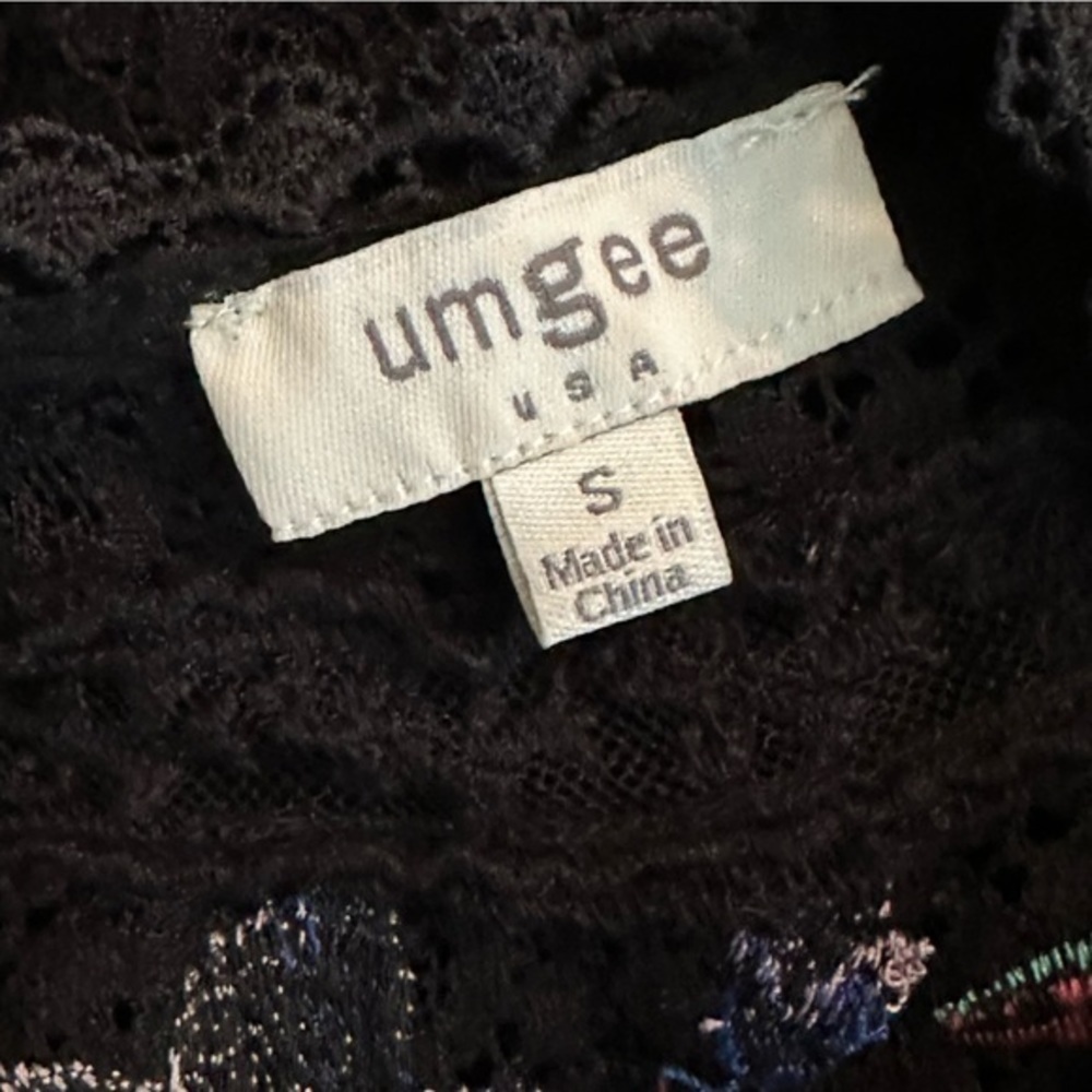 Umgee Women's Floral Embroidered & Lace Tunic Top - Picture 8 of 11